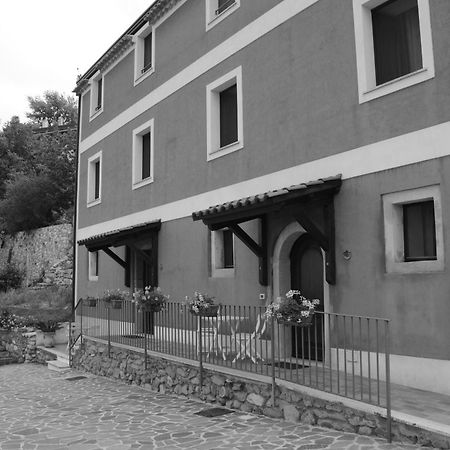 B&B La Casa Rossa Paola Εξωτερικό φωτογραφία