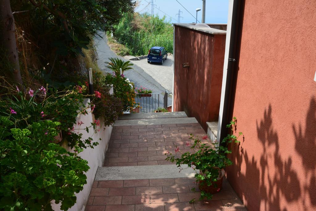B&B La Casa Rossa Paola Εξωτερικό φωτογραφία