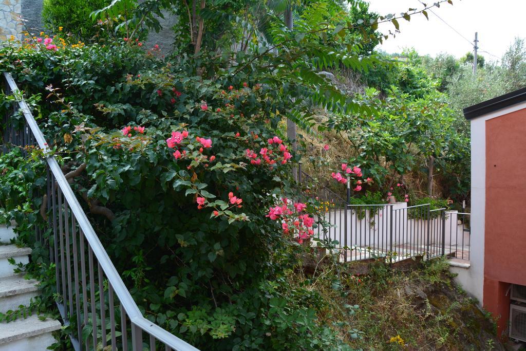 B&B La Casa Rossa Paola Εξωτερικό φωτογραφία