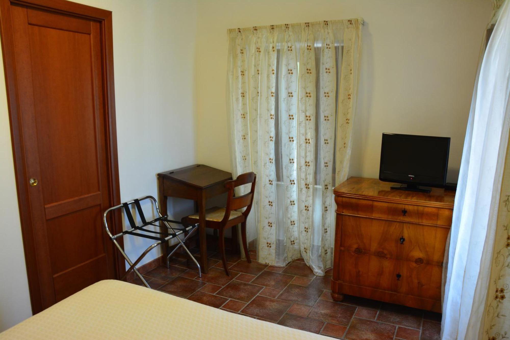 B&B La Casa Rossa Paola Εξωτερικό φωτογραφία